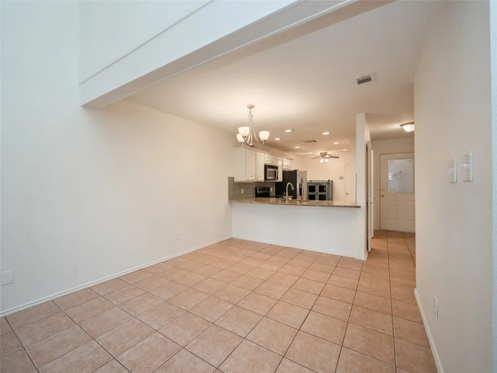 7211 Lakewood Drive #E118 Austin, TX 78750