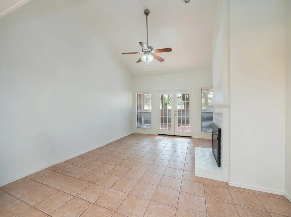 7211 Lakewood Drive #E118 Austin, TX 78750