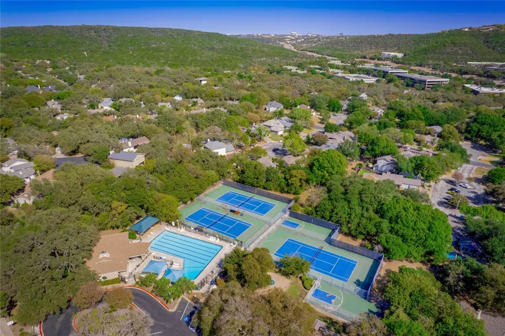 7211 Lakewood Drive #E118 Austin, TX 78750