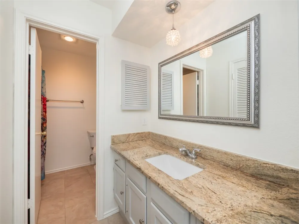 7211 Lakewood Drive #E118 Austin, TX 78750