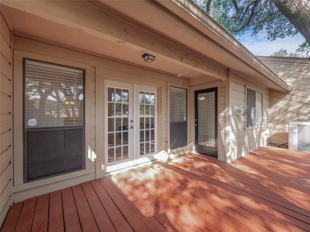 7211 Lakewood Drive #E118 Austin, TX 78750