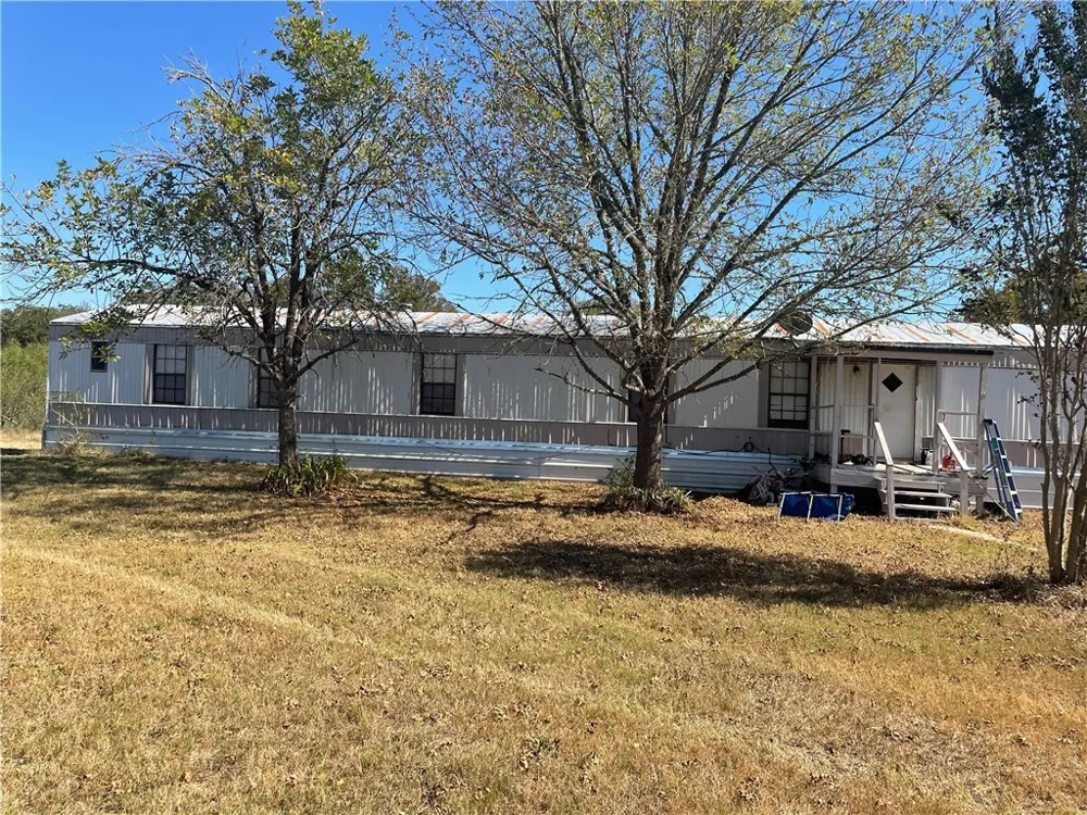 200 Hershal Lane Cedar Creek, TX 78612