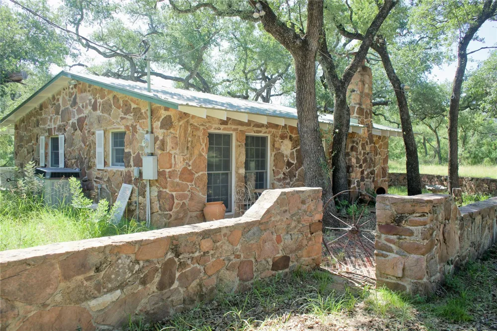 585 Hickory Spring Road Fredericksburg, TX 78624
