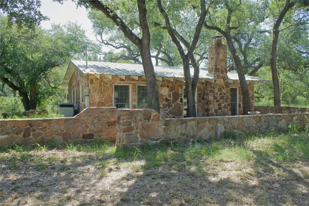 585 Hickory Spring Road Fredericksburg, TX 78624