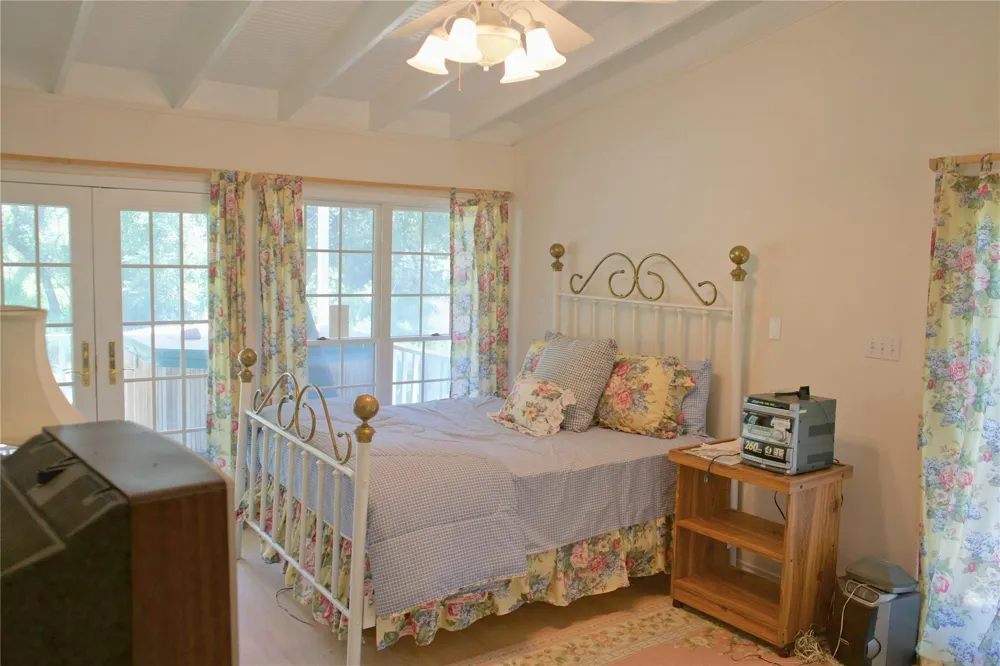585 Hickory Spring Road Fredericksburg, TX 78624