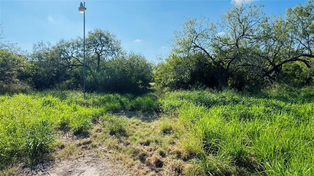 7 County Road 798 Sinton, TX 78387