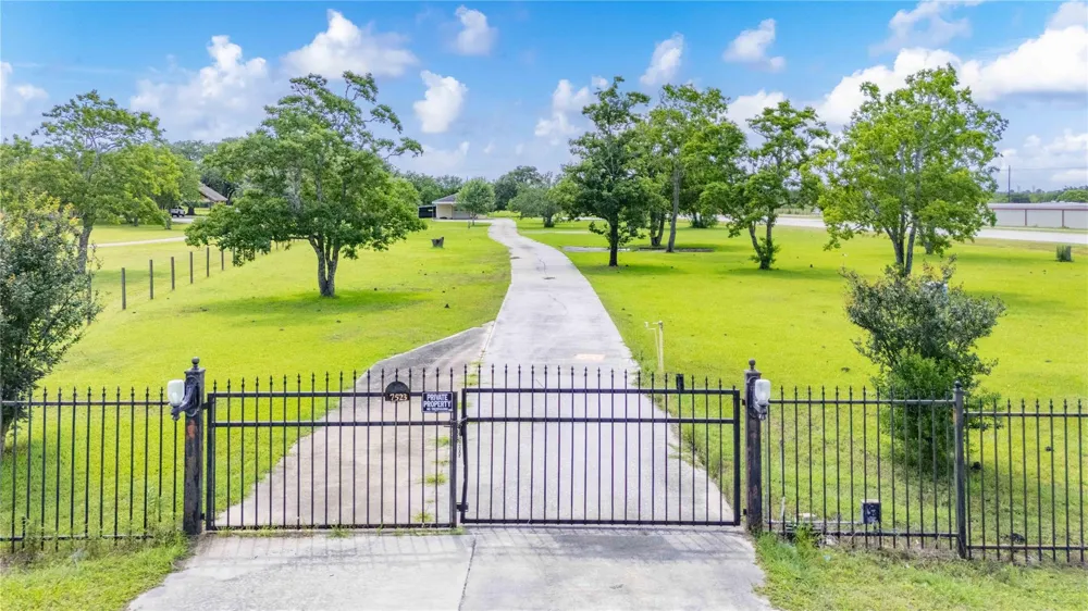7523 Fm 3180 Road Baytown, TX 77523