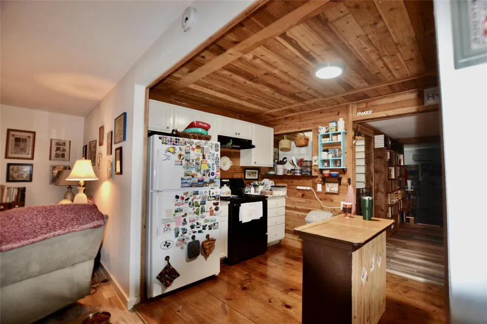 458 Rain Forest Road Onalaska, TX 77360