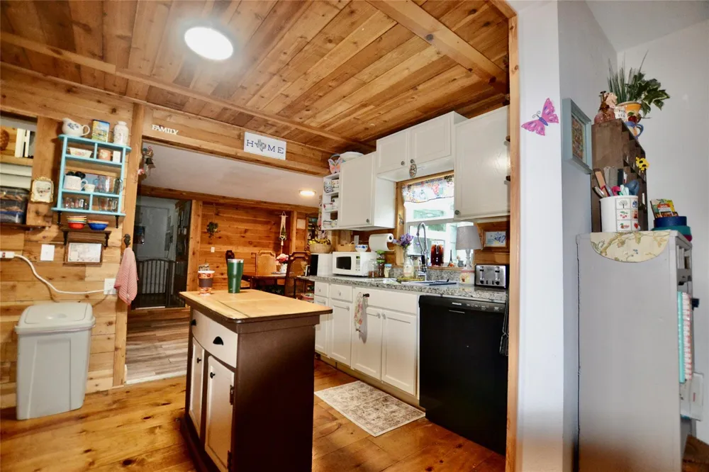 458 Rain Forest Road Onalaska, TX 77360