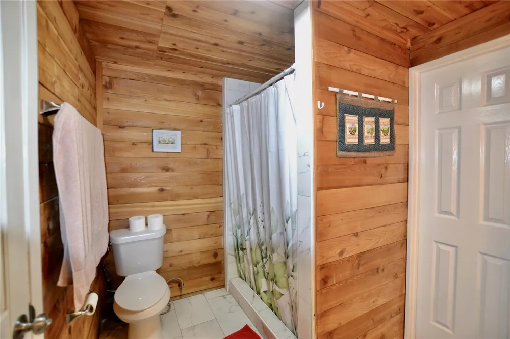 458 Rain Forest Road Onalaska, TX 77360