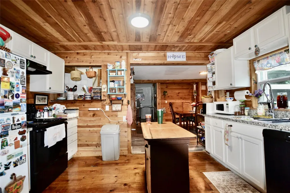 458 Rain Forest Road Onalaska, TX 77360