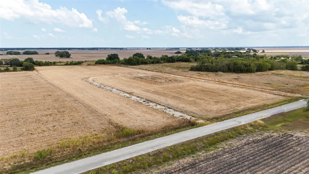 3046 County Road 356 Louise, TX 77455
