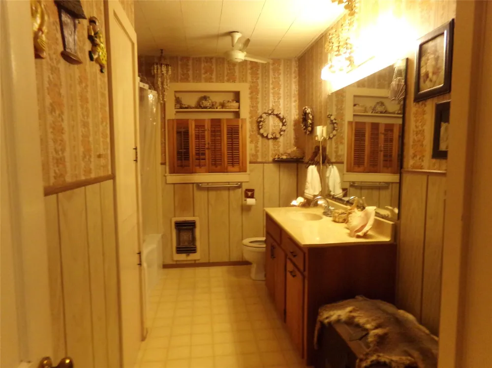 403 West Street Weimar, TX 78962