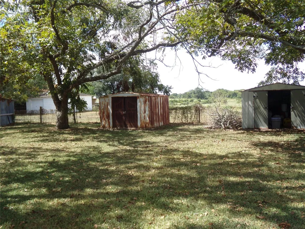 403 West Street Weimar, TX 78962