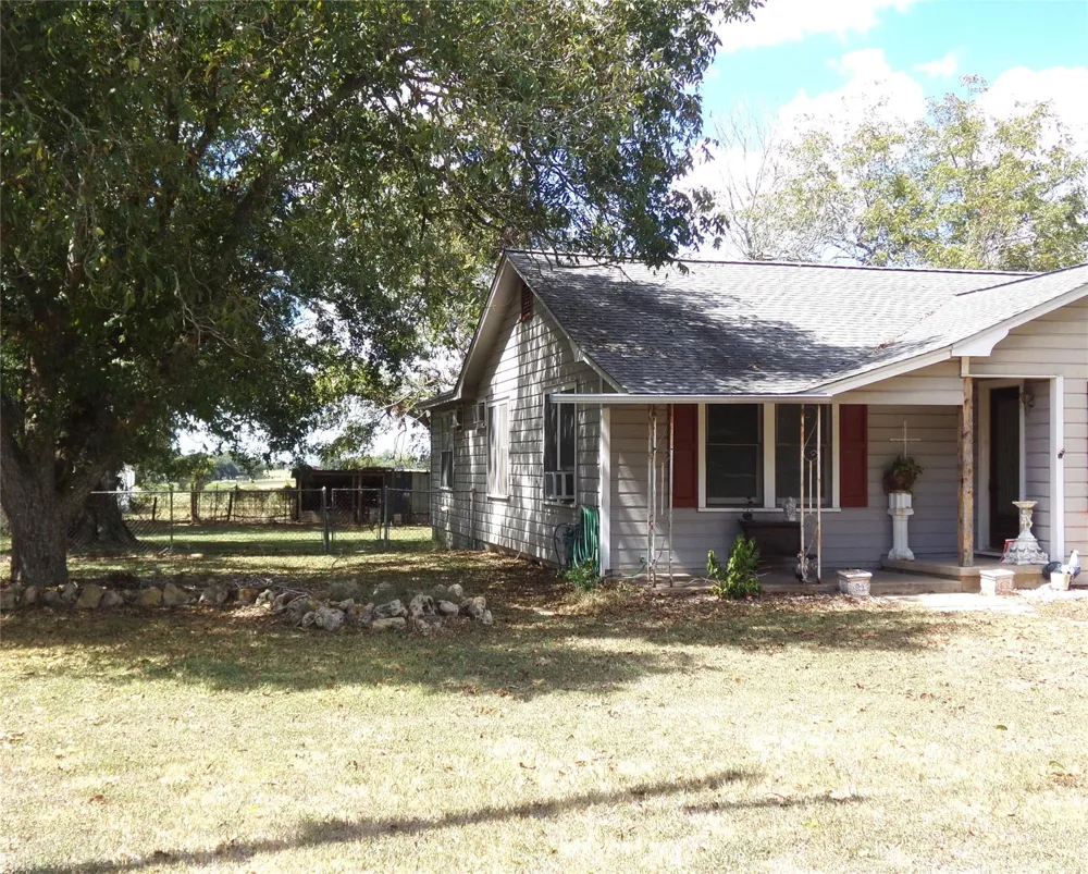 403 West Street Weimar, TX 78962