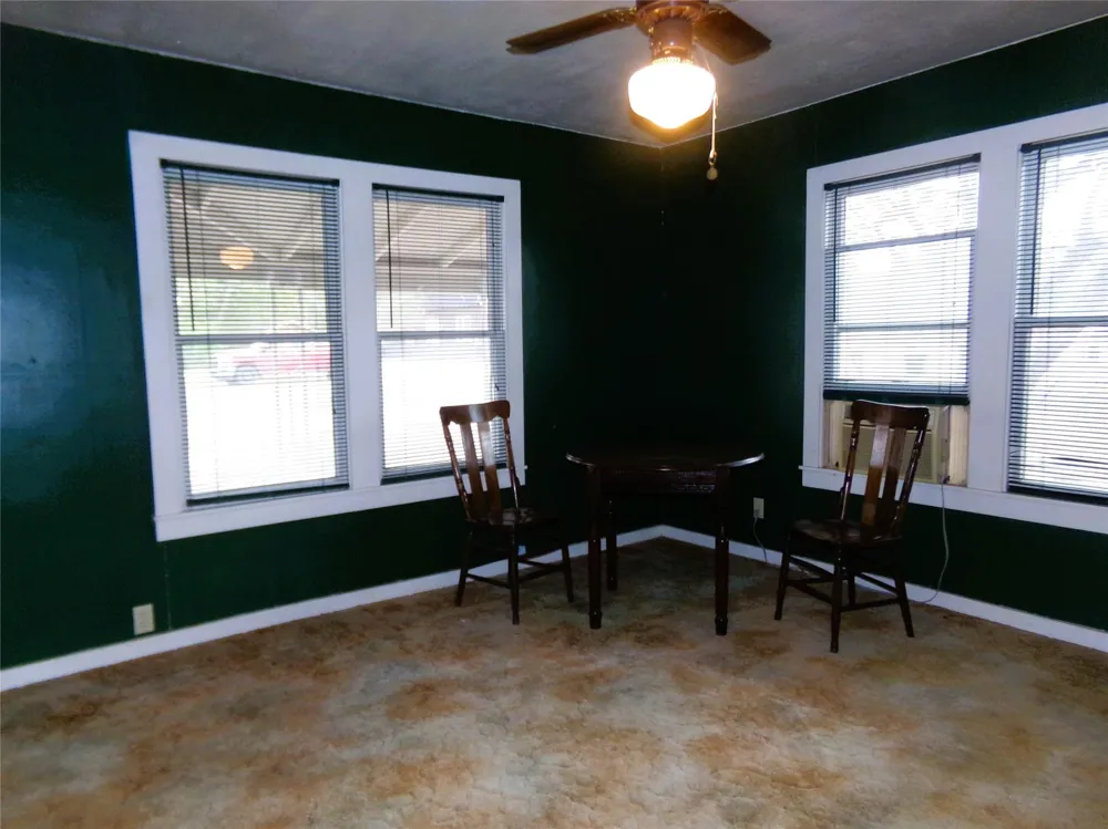 403 West Street Weimar, TX 78962