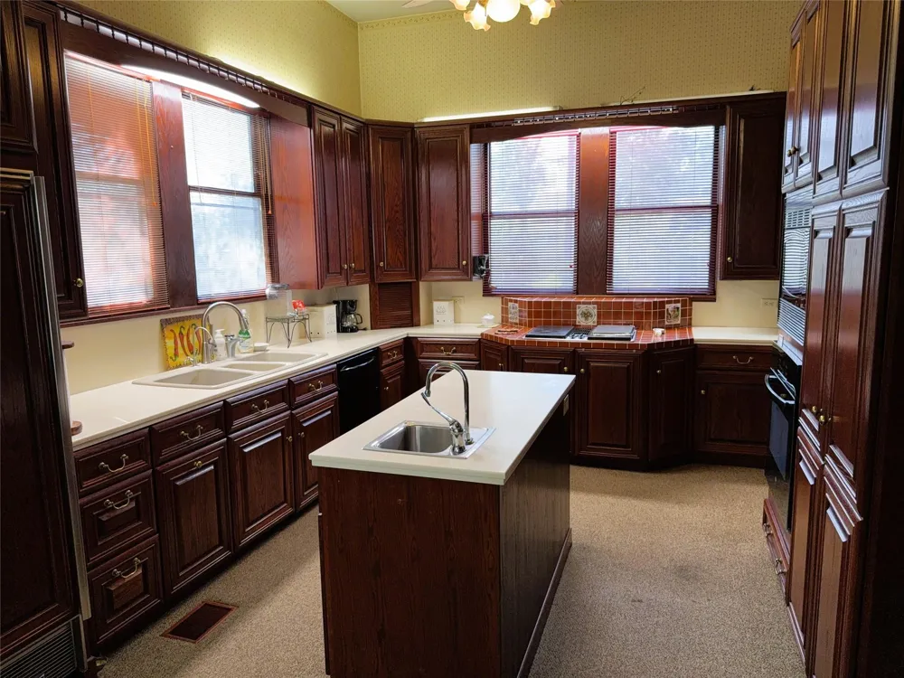 303 E Austin Street E Bellville, TX 77418