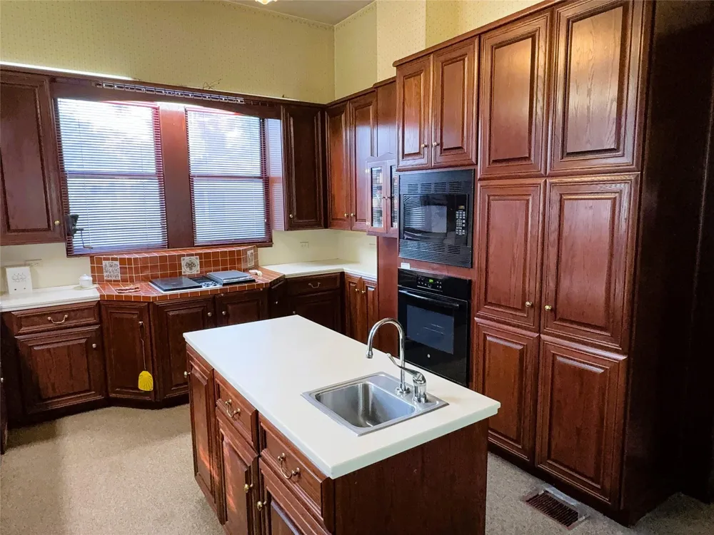 303 E Austin Street E Bellville, TX 77418