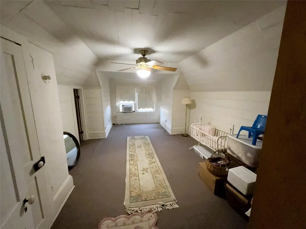 303 E Austin Street E Bellville, TX 77418