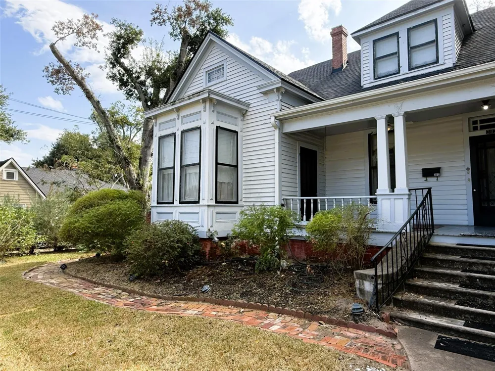303 E Austin Street E Bellville, TX 77418