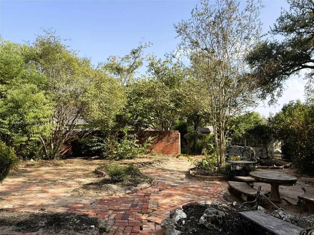 303 E Austin Street E Bellville, TX 77418