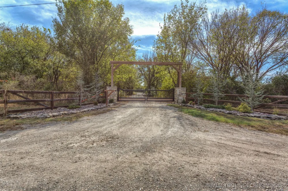 37760 E 171st Street S Porter, OK 74454