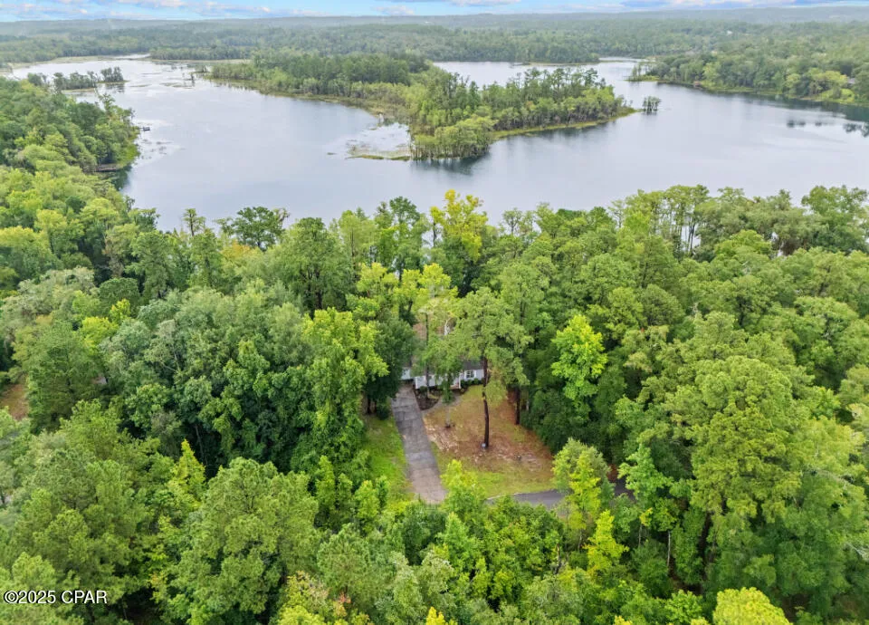 2942 Paradise Lakes Road Chipley, FL 32428