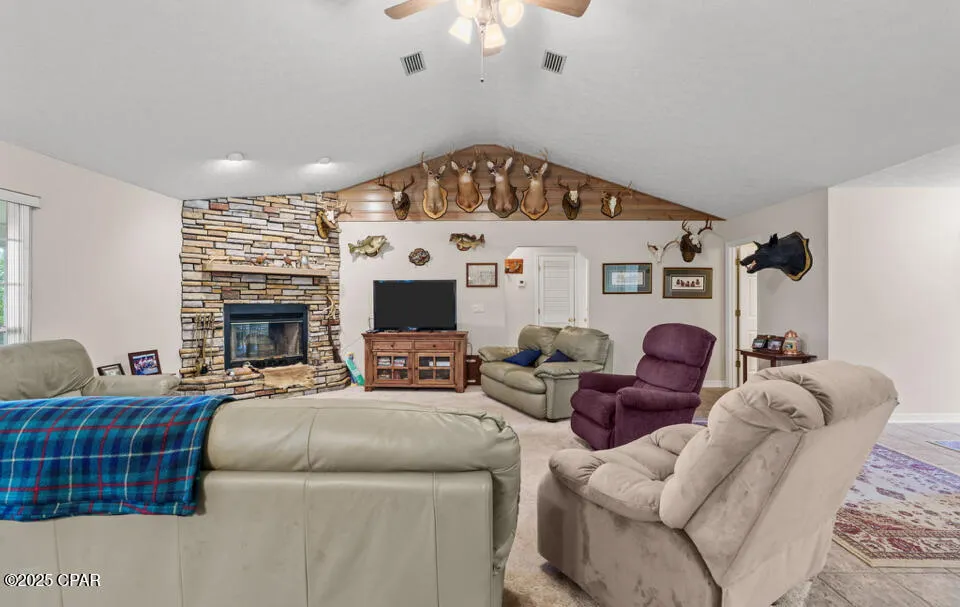 2942 Paradise Lakes Road Chipley, FL 32428