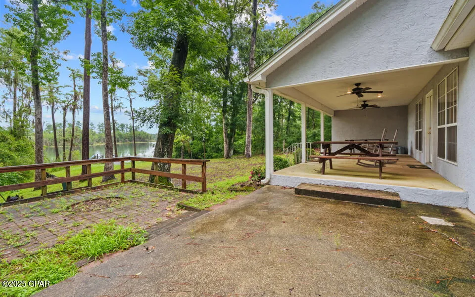 2942 Paradise Lakes Road Chipley, FL 32428