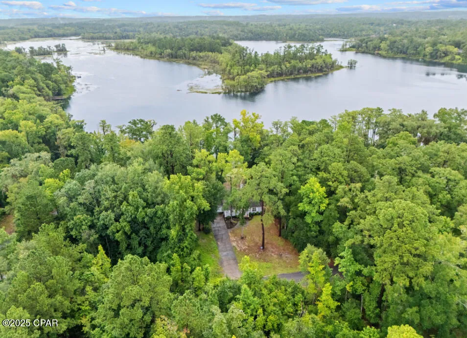 2942 Paradise Lakes Road Chipley, FL 32428