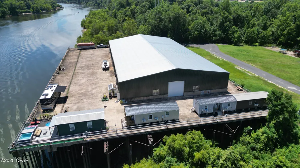 8599 Gadsen Trail Sneads, FL 32460