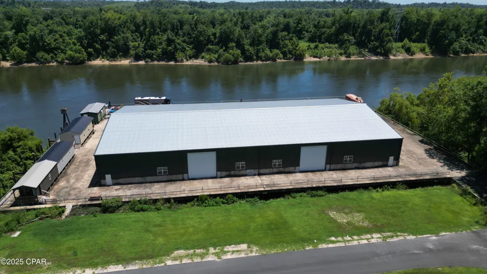 8599 Gadsen Trail Sneads, FL 32460