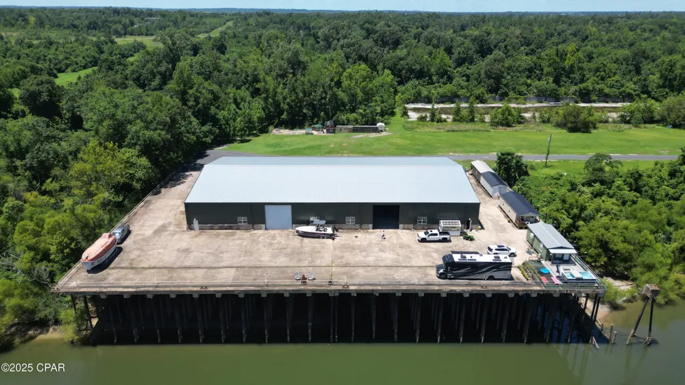 8599 Gadsen Trail Sneads, FL 32460