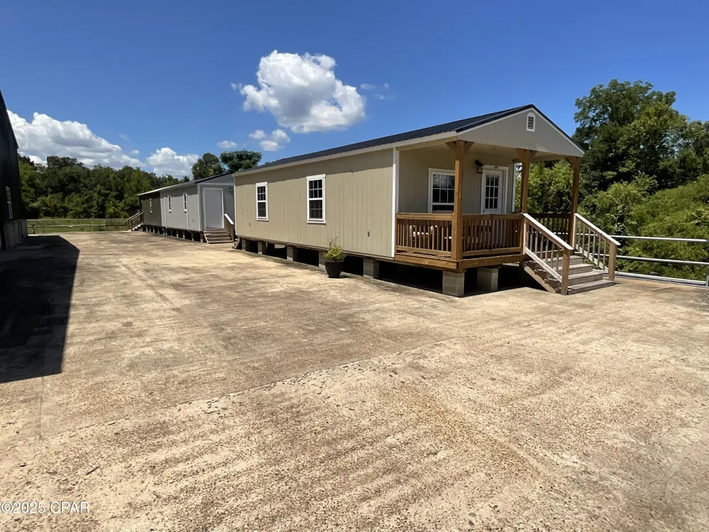 8599 Gadsen Trail Sneads, FL 32460