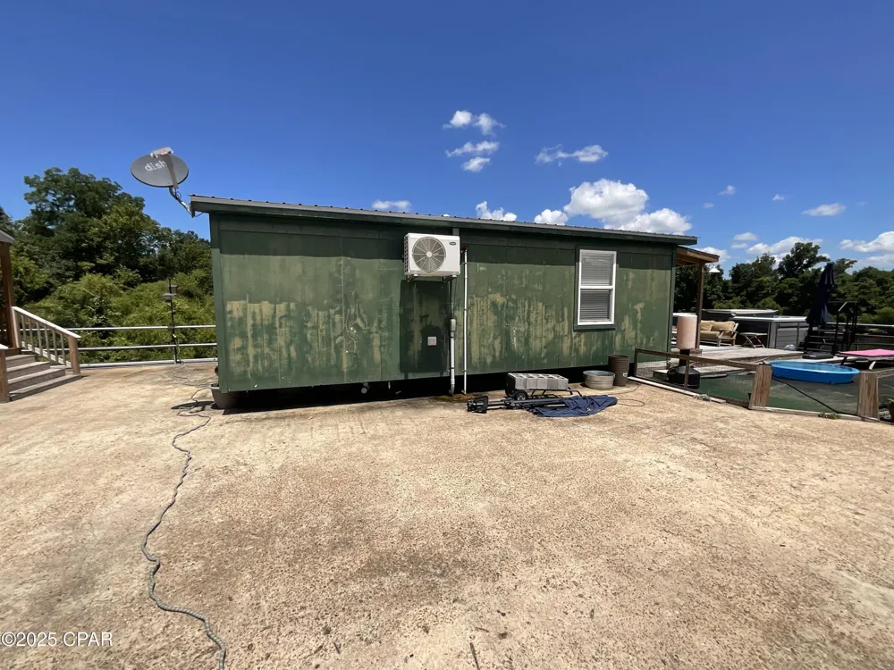 8599 Gadsen Trail Sneads, FL 32460