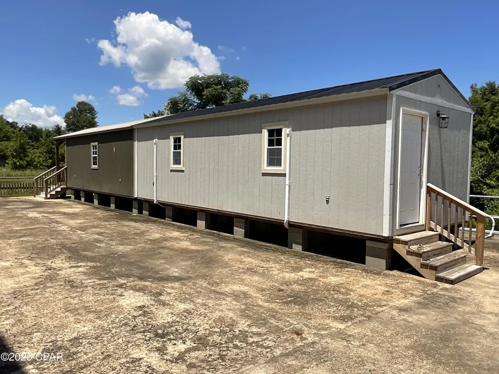 8599 Gadsen Trail Sneads, FL 32460
