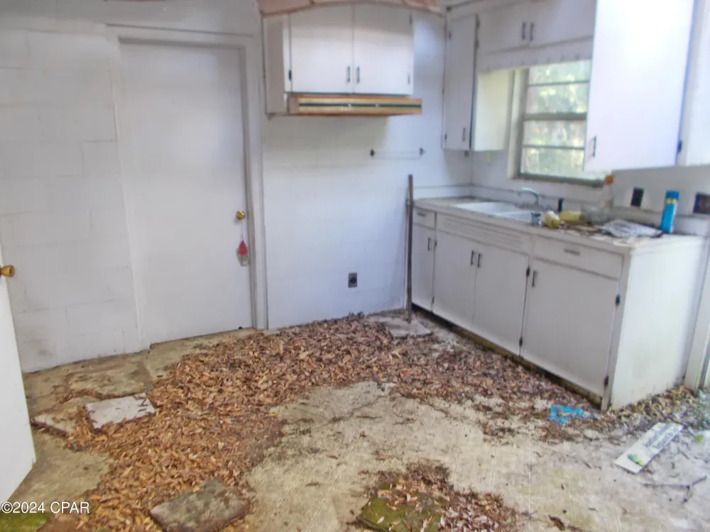 2 Melon Lane Grand Ridge, FL 32442