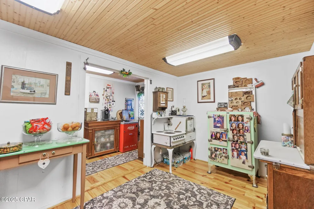 1748 Georgia Street Alford, FL 32420