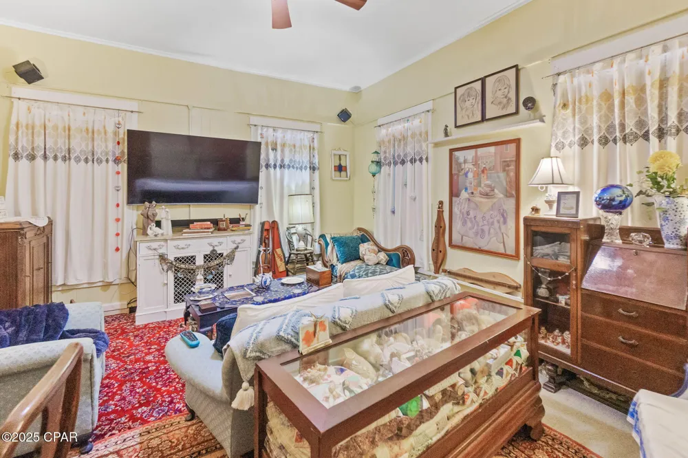 1748 Georgia Street Alford, FL 32420