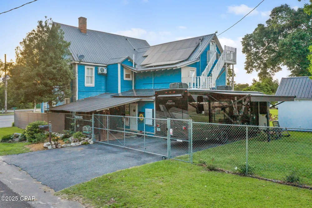 1748 Georgia Street Alford, FL 32420
