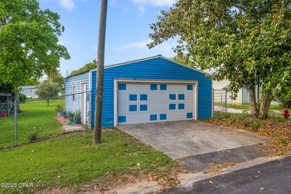 1748 Georgia Street Alford, FL 32420