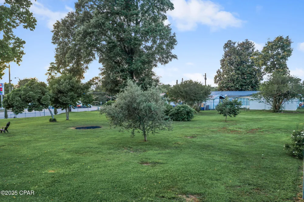 1748 Georgia Street Alford, FL 32420