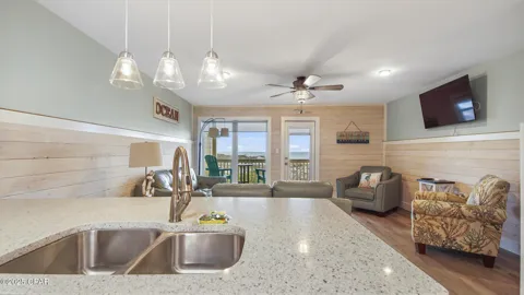 654 Seacliff Drive #4