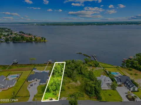 10 Bay Drive