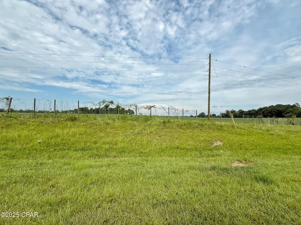 Address Not Shown Grand Ridge, FL 32442