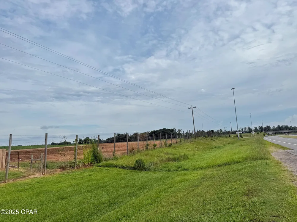 Address Not Shown Grand Ridge, FL 32442