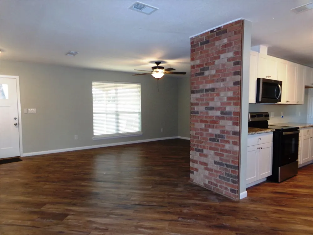 139 Fm 696 Elgin, TX 78621