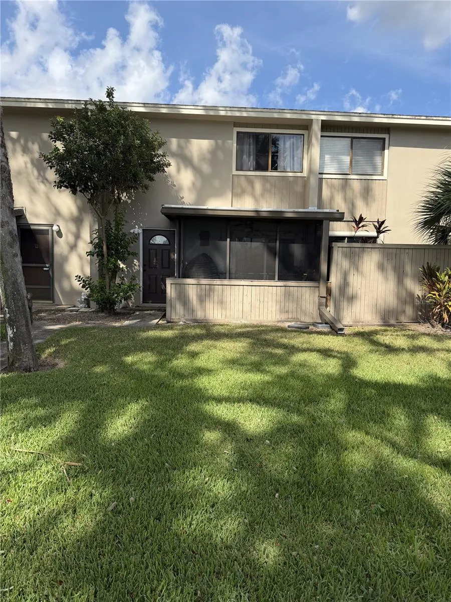 7925 PINE DRIVE #33 Temple Terrace, FL 33637