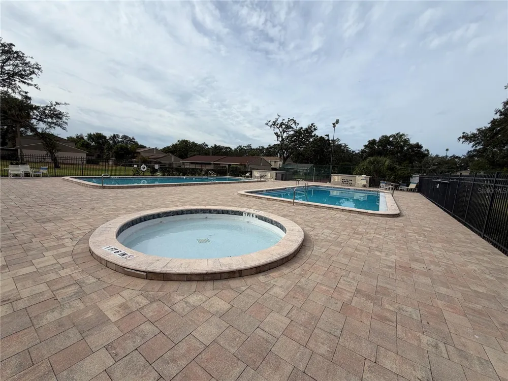 7925 PINE DRIVE #33 Temple Terrace, FL 33637