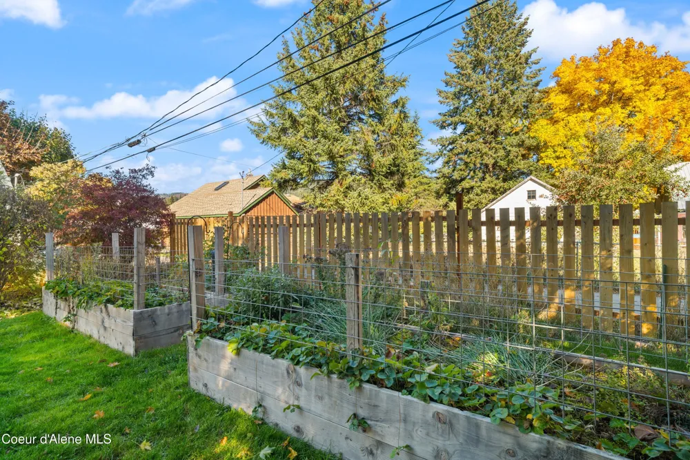 406 E Larch Avenue Osburn, ID 83849
